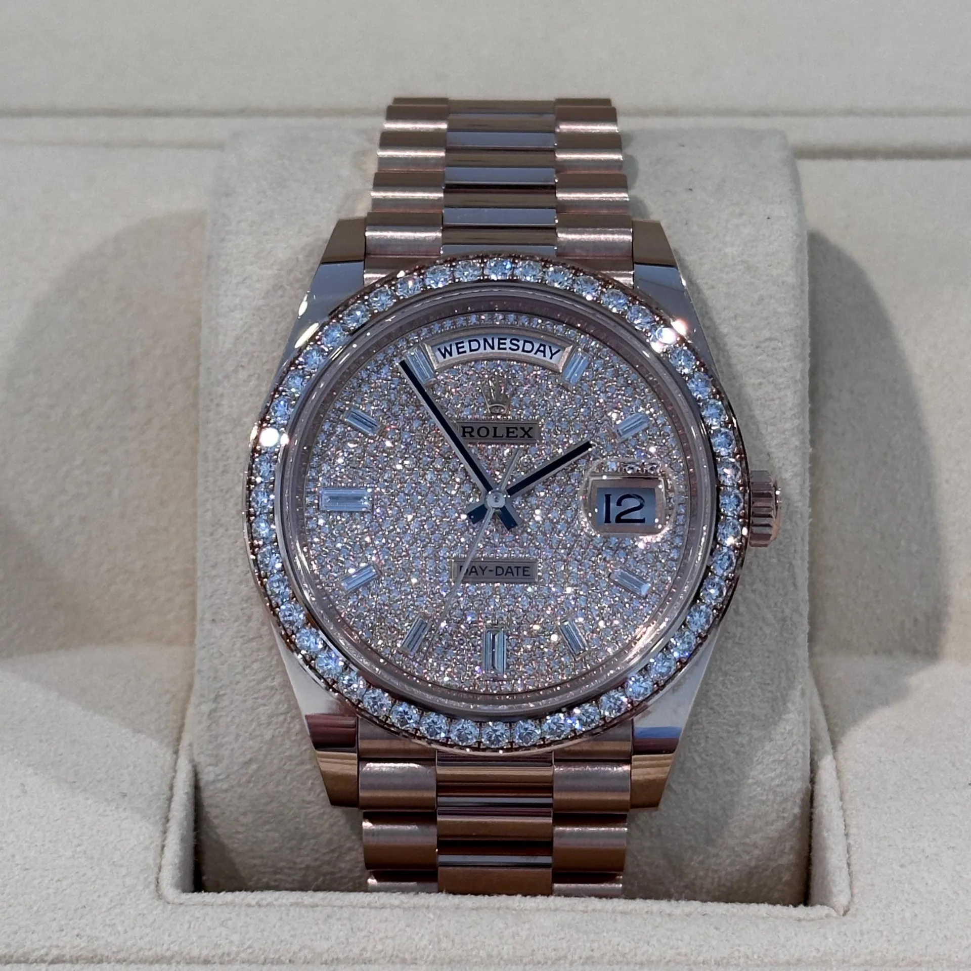 【Free Shipping】【Super Clone】RLX  Day-Date 40mm Diamonds Paved Dial 228345rbr-0002