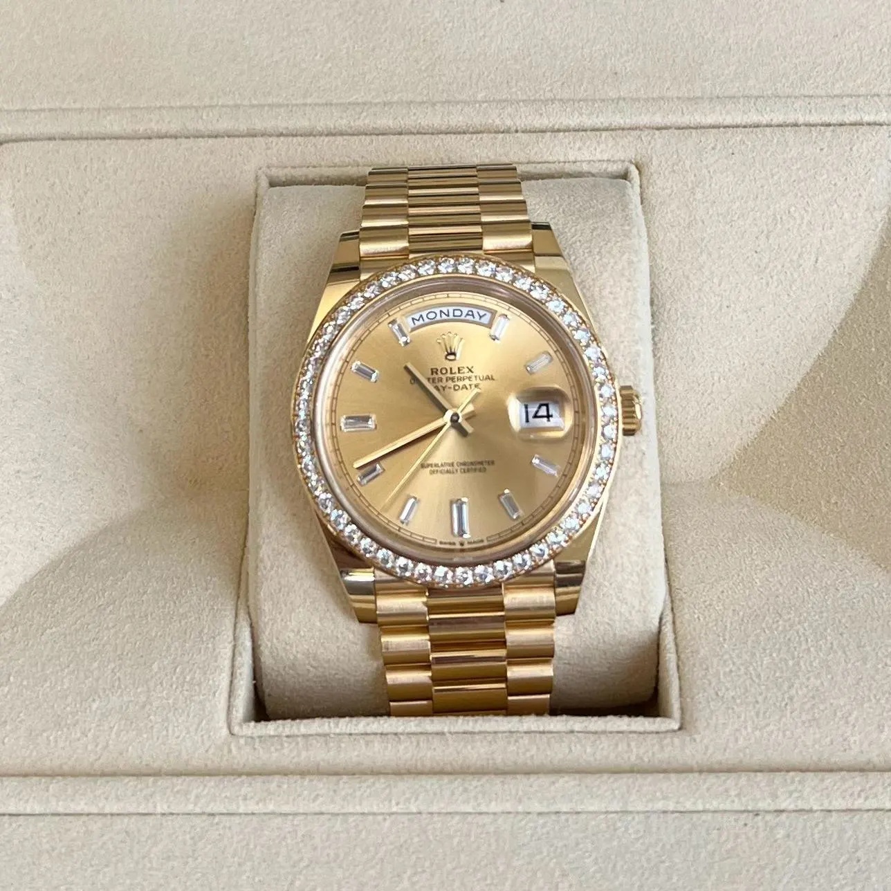 【Free Shipping】【Super Clone】RLX Day-Date 40mm Champagne Diamond Dial and Bezel Yellow Gold President Bracelet 228348RBR-0002