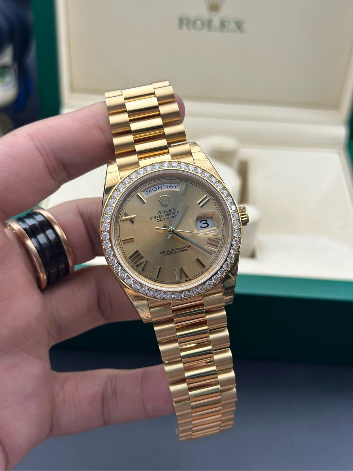 【Free Shipping】【Super Clone】RLX Day-Date 40mm Champagne Dial and Diamond Bezel Yellow Gold President Bracelet  228348RBR-0003